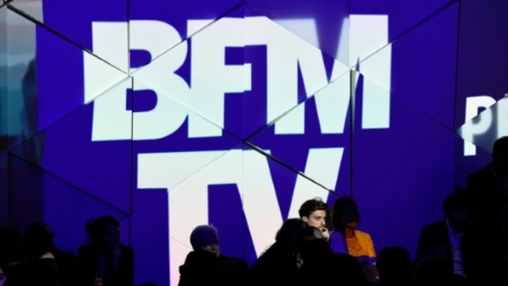 , Actualités france: la chaîne française BFMTV licence un de ses journalistes